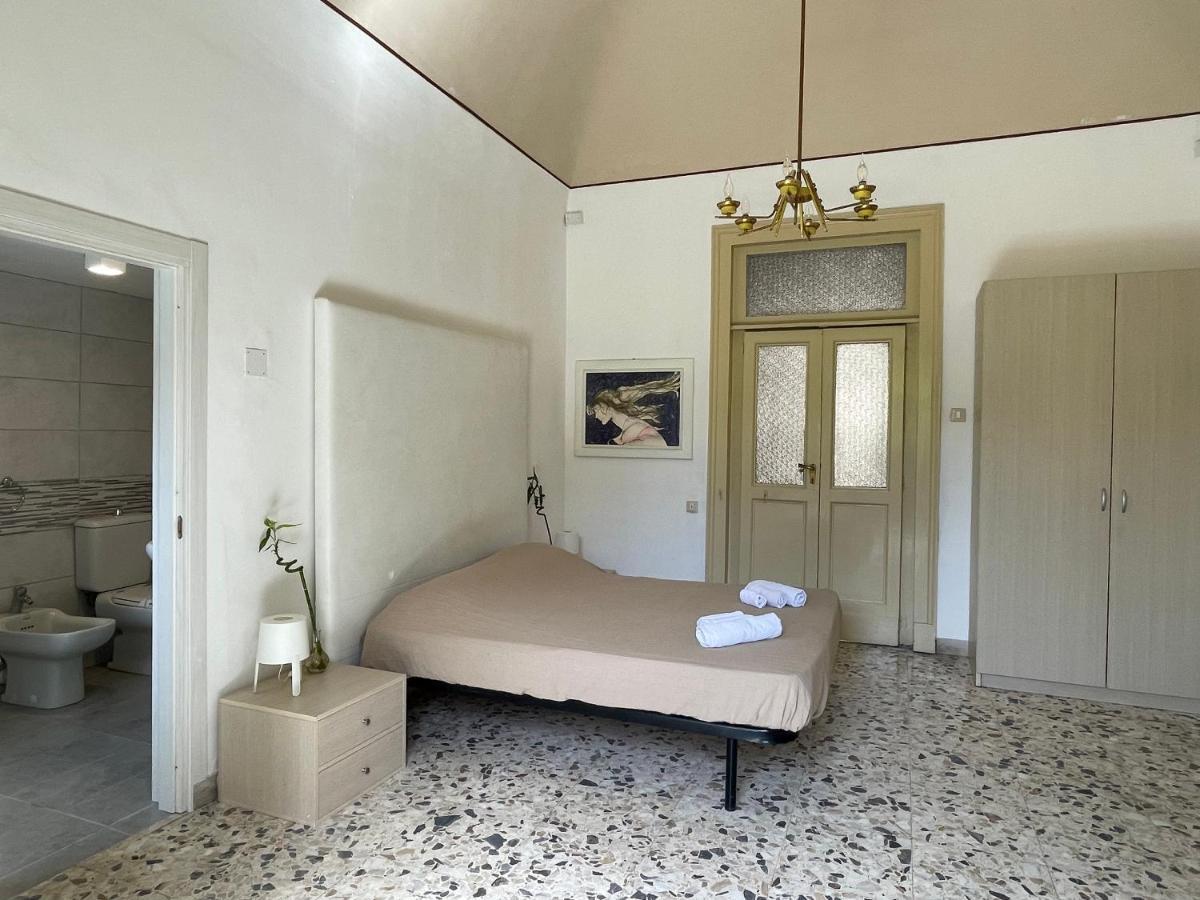 カターニア Bed And Books Isabella Bed & Breakfast エクステリア 写真