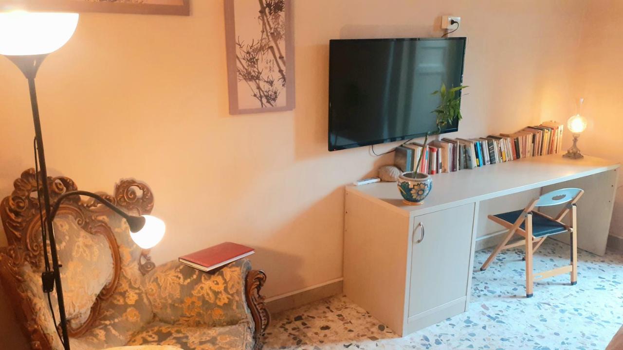 カターニア Bed And Books Isabella Bed & Breakfast エクステリア 写真