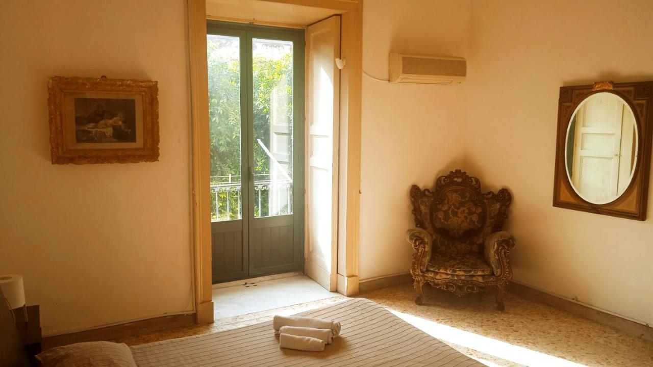 カターニア Bed And Books Isabella Bed & Breakfast エクステリア 写真