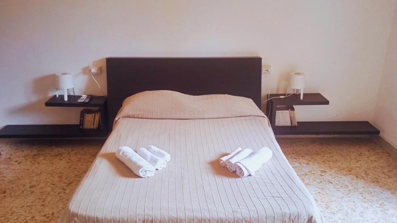カターニア Bed And Books Isabella Bed & Breakfast エクステリア 写真