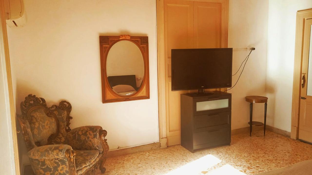 カターニア Bed And Books Isabella Bed & Breakfast エクステリア 写真