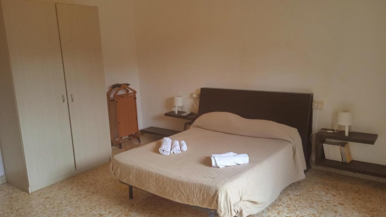 カターニア Bed And Books Isabella Bed & Breakfast エクステリア 写真