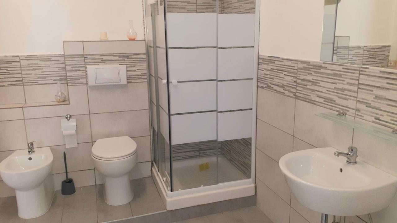 カターニア Bed And Books Isabella Bed & Breakfast エクステリア 写真
