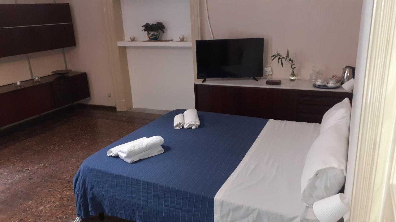 カターニア Bed And Books Isabella Bed & Breakfast エクステリア 写真