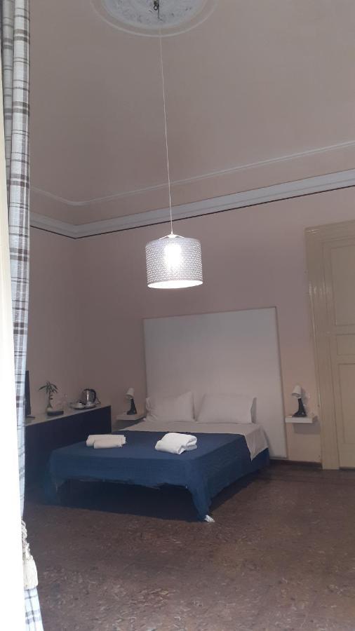 カターニア Bed And Books Isabella Bed & Breakfast エクステリア 写真